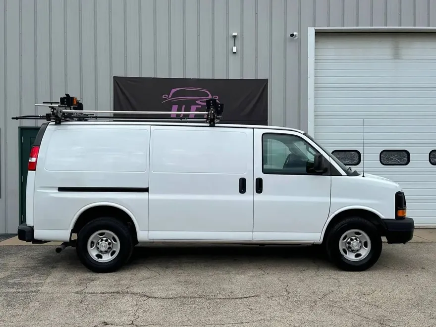 2016 Chevrolet Express 2500 Cargo Van photo 1