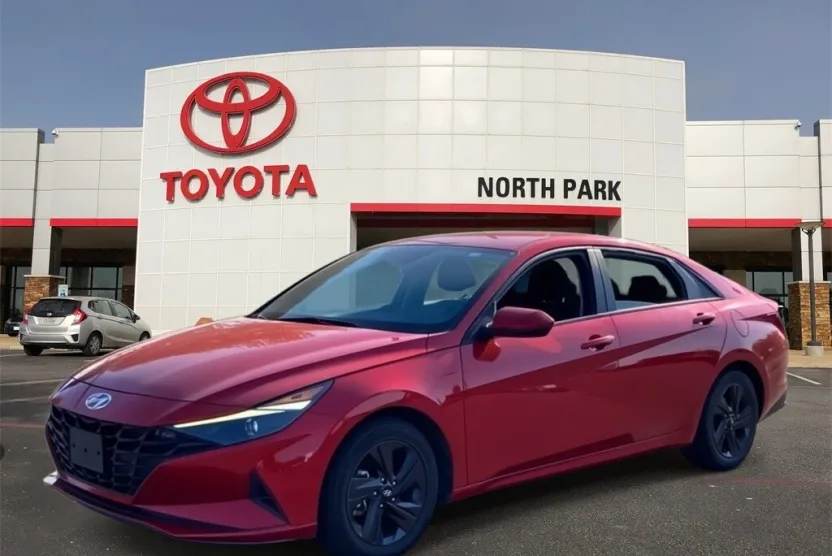 2023 Hyundai Elantra SEL photo 1