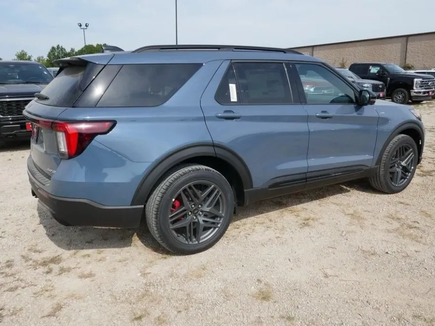 2025 Ford Explorer ST-Line photo 1
