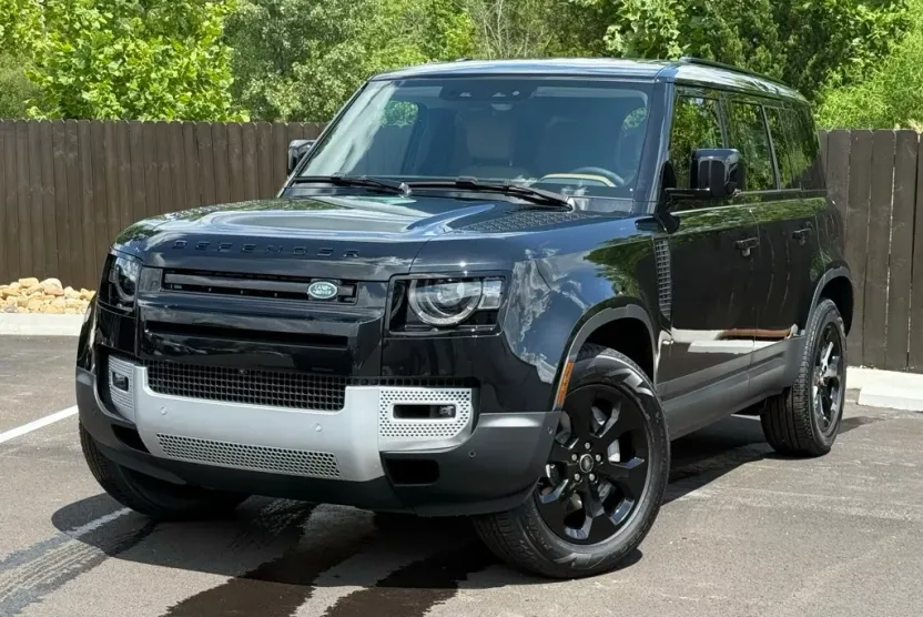 2025 Land Rover Defender 110 S photo 1
