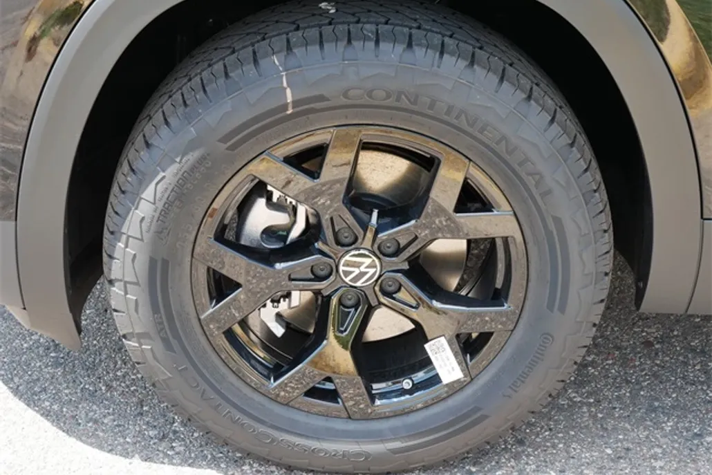 2025 Volkswagen Atlas Peak Edition SE photo 1