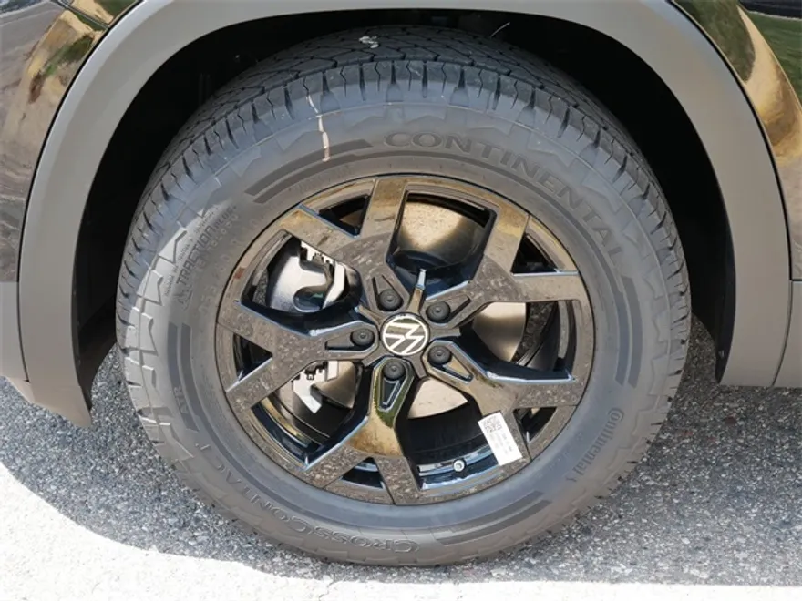 2025 Volkswagen Atlas Peak Edition SE photo 1