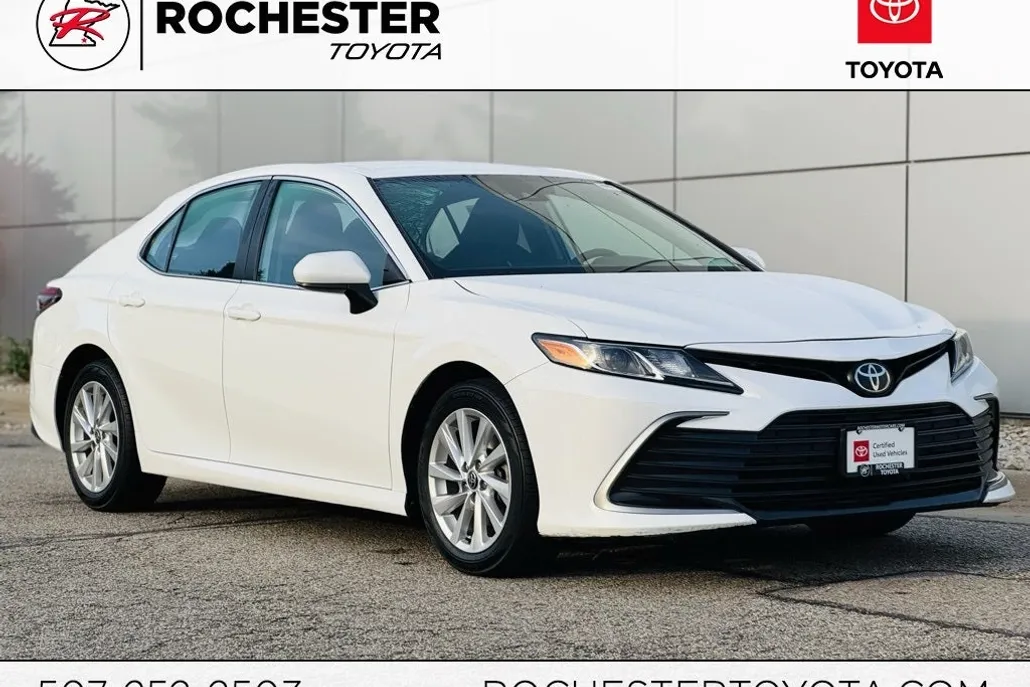 2021 Toyota Camry LE photo 1