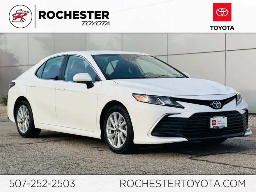 2021 Toyota Camry LE photo 1