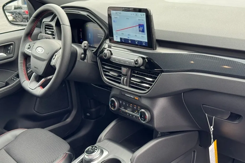 2024 Ford Escape Hybrid ST-Line photo 1