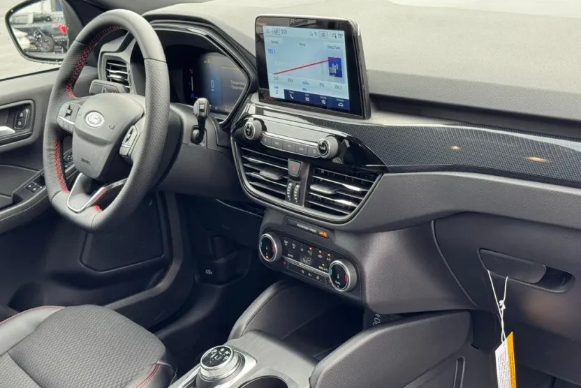2024 Ford Escape Hybrid ST-Line photo 1