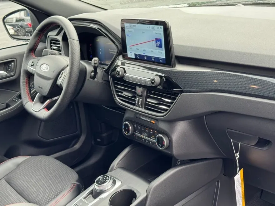 2024 Ford Escape Hybrid ST-Line photo 1