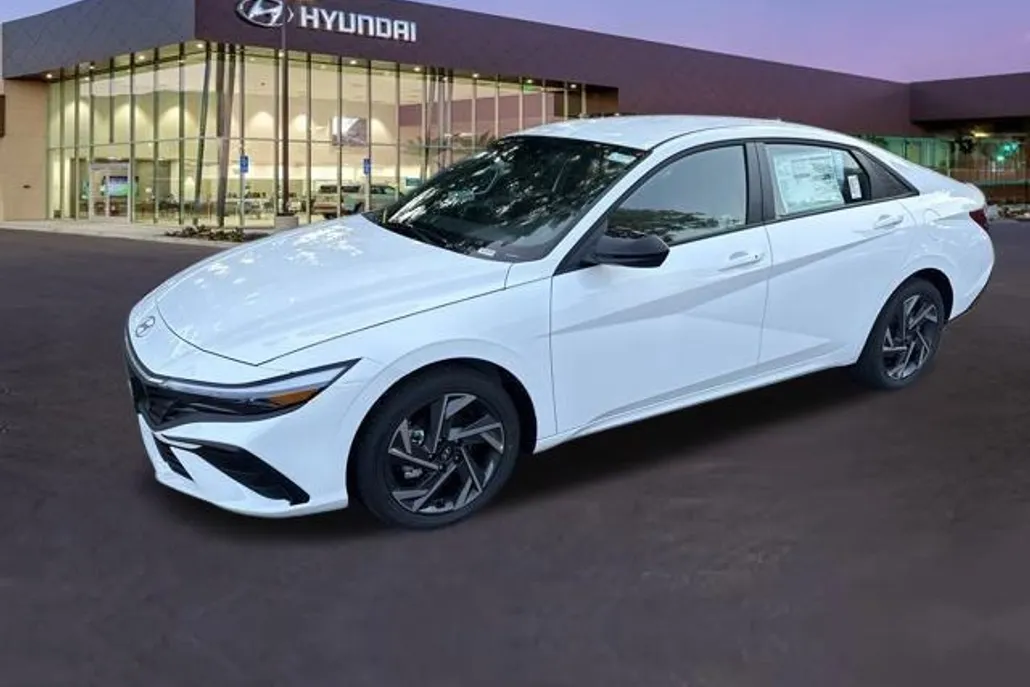 2025 Hyundai Elantra SEL Sport photo 1