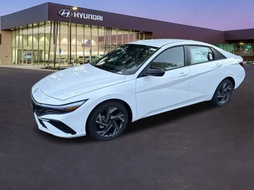 2025 Hyundai Elantra SEL Sport photo 1