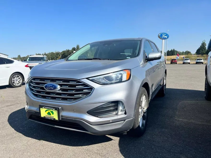 2022 Ford Edge Titanium photo 1