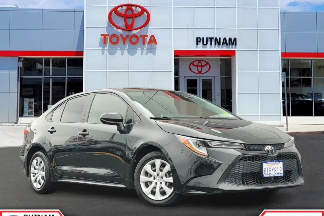 2020 Toyota Corolla LE photo 1
