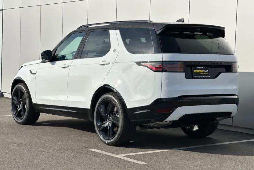 2025 Land Rover Discovery SE photo 1