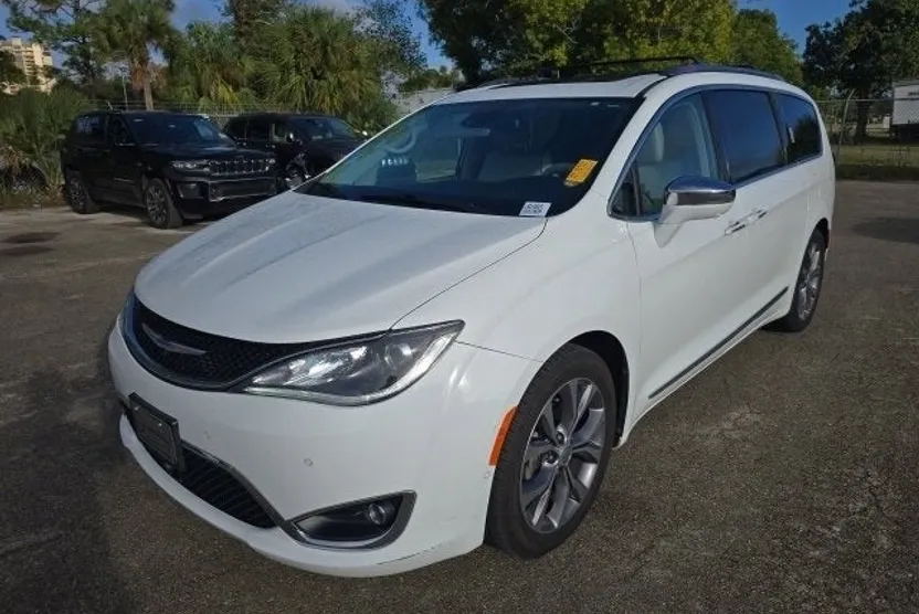 2020 Chrysler Pacifica Limited photo 1
