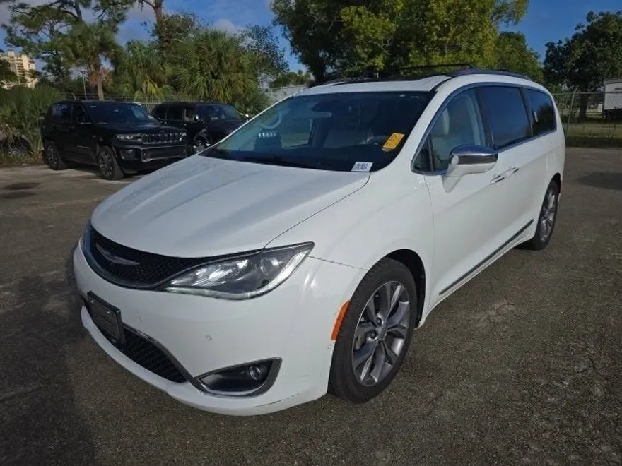 2020 Chrysler Pacifica Limited photo 1