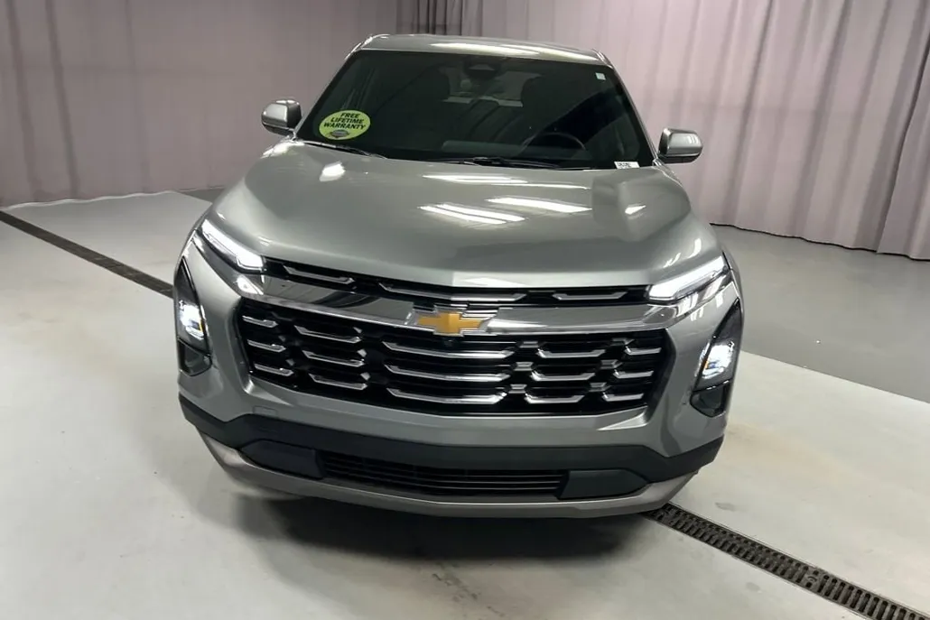 2025 Chevrolet Equinox LT photo 1