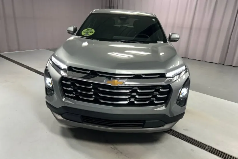 2025 Chevrolet Equinox LT photo 1