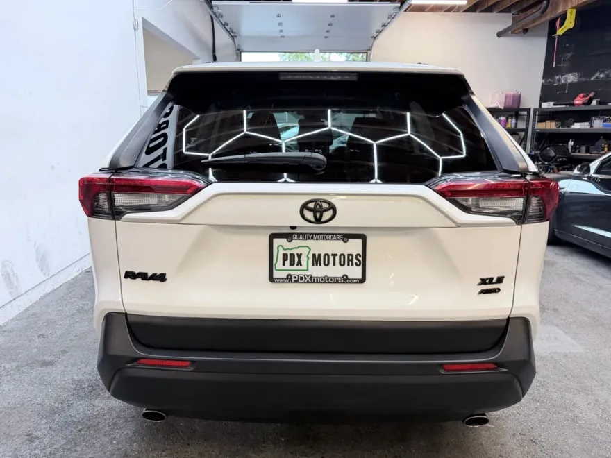 2020 Toyota RAV4 XLE Sport photo 1