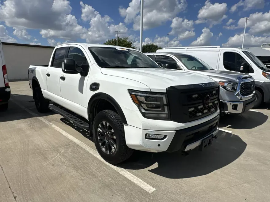 2024 Nissan Titan PRO-4X Crew Cab photo 1