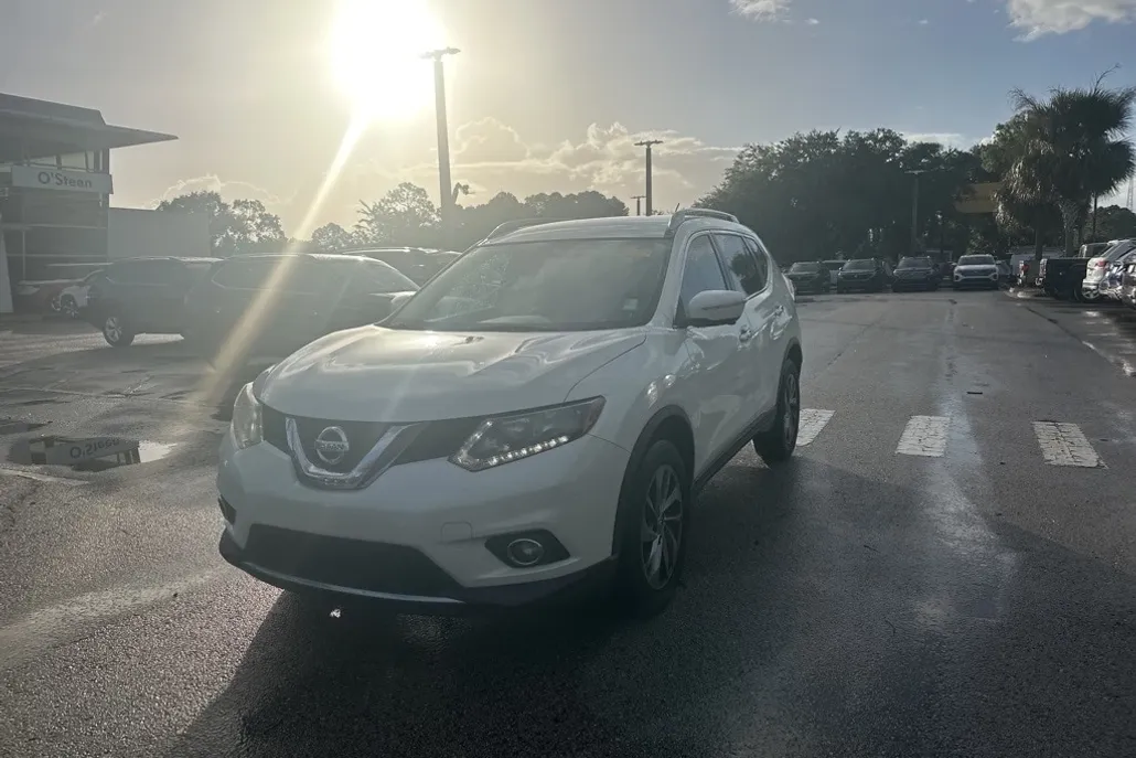 2015 Nissan Rogue SL photo 1