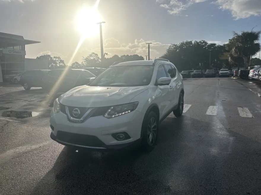 2015 Nissan Rogue SL photo 1
