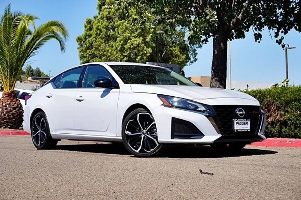 2024 Nissan Altima 2.5 SR photo 1
