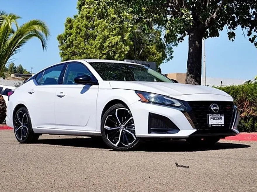 2024 Nissan Altima 2.5 SR photo 1