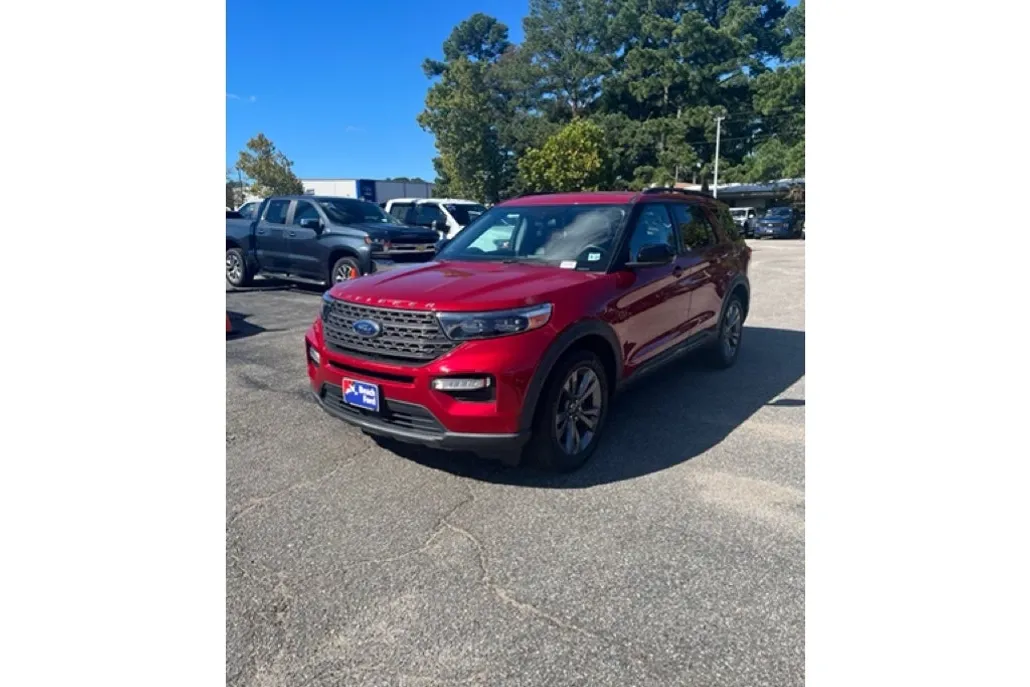 2022 Ford Explorer XLT photo 1