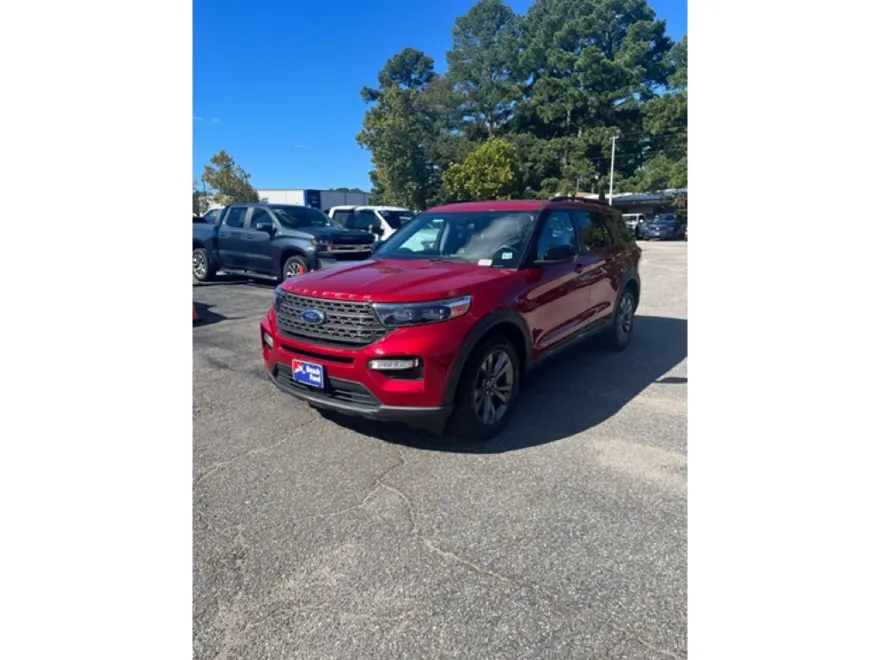 2022 Ford Explorer XLT photo 1