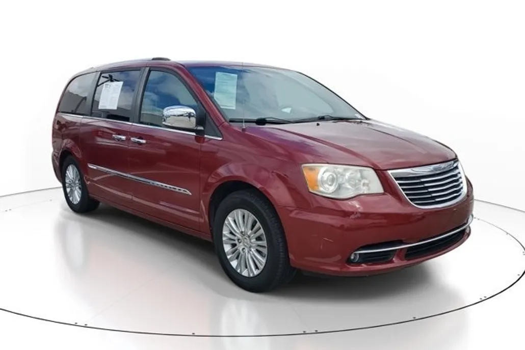 2012 Chrysler Town & Country Limited photo 1