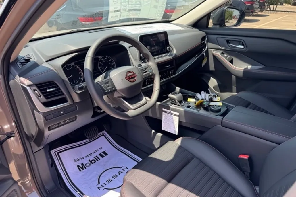 2026 Nissan Rogue SV photo 1
