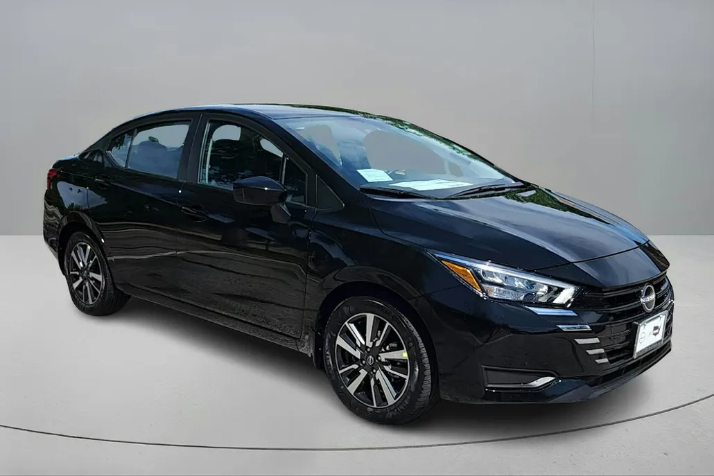 2025 Nissan Versa SV photo 1