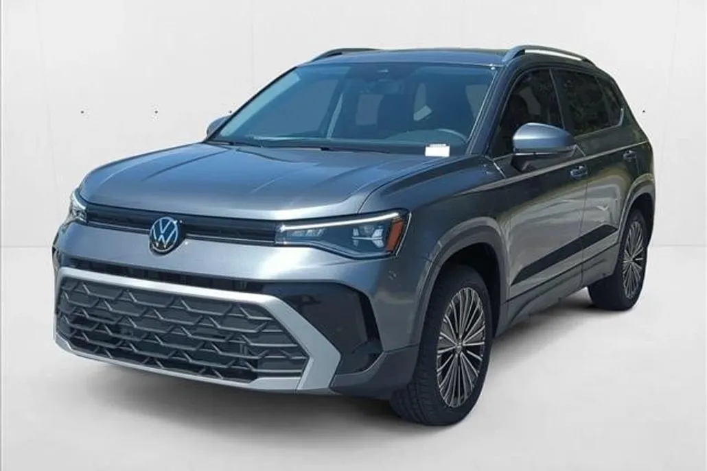 2025 Volkswagen Taos SE photo 1