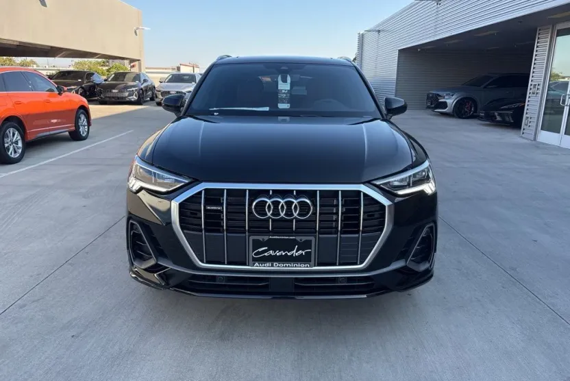 2025 Audi Q3 45 TFSI S line Premium photo 1