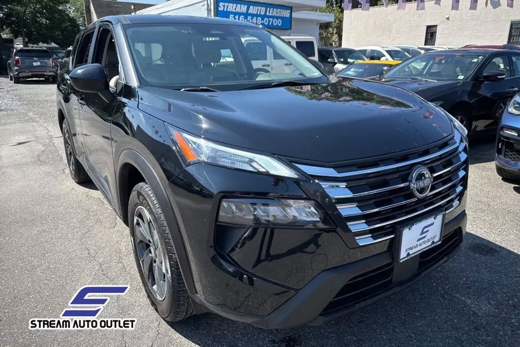 2024 Nissan Rogue SV photo 1