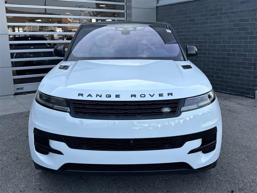 2023 Land Rover Range Rover Sport SE photo 1