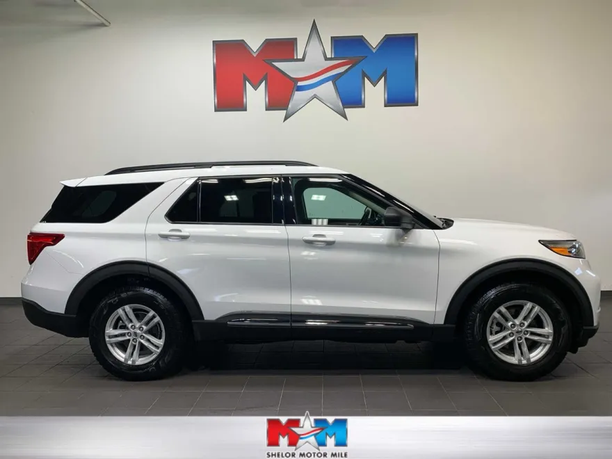 2023 Ford Explorer XLT photo 1