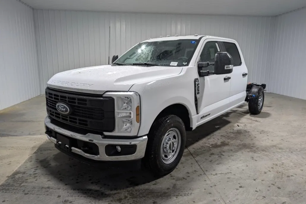 2025 Ford F-250 XL photo 1