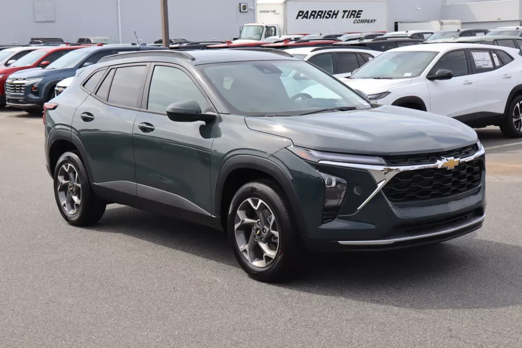 2025 Chevrolet Trax LT photo 1