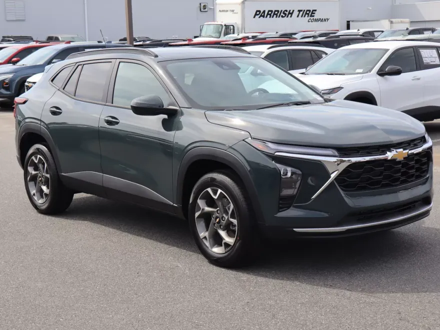 2025 Chevrolet Trax LT photo 1