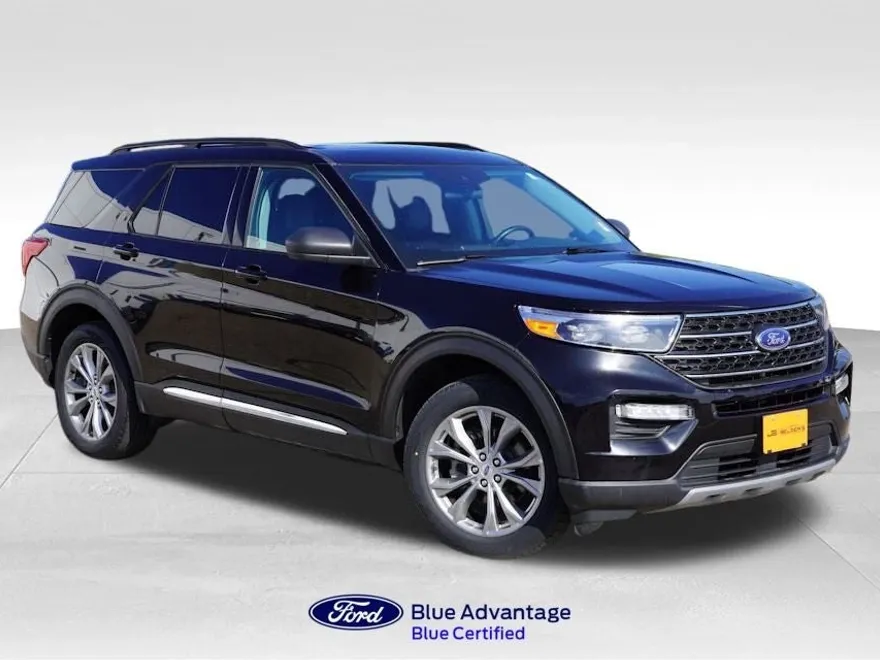 2023 Ford Explorer XLT photo 1