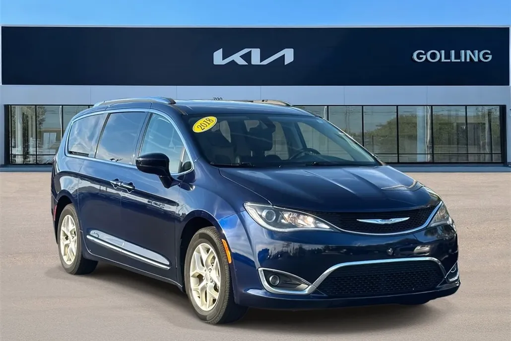 2018 Chrysler Pacifica Touring L photo 1