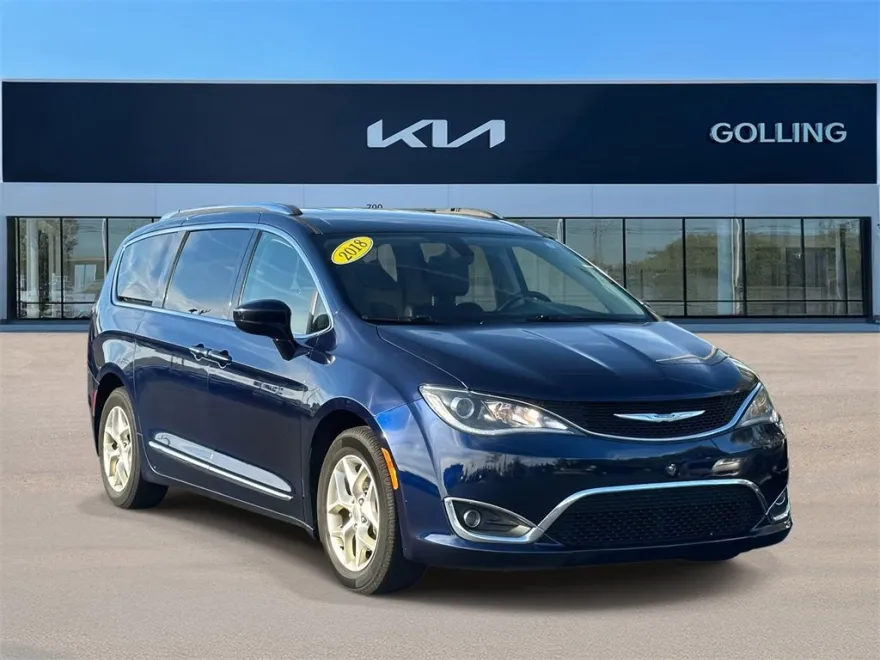 2018 Chrysler Pacifica Touring L photo 1