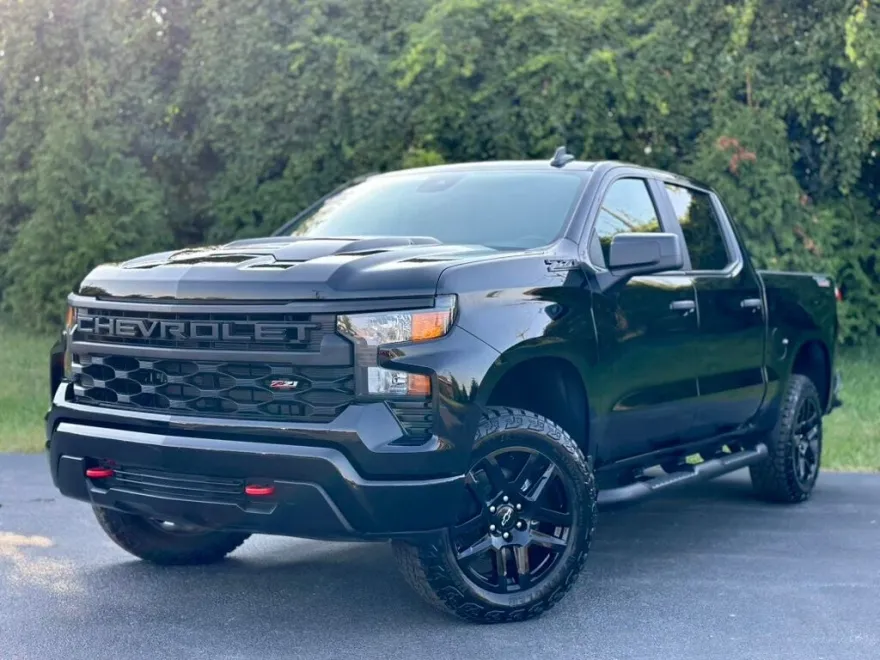 2025 Chevrolet Silverado 1500 Custom Trail Boss photo 1