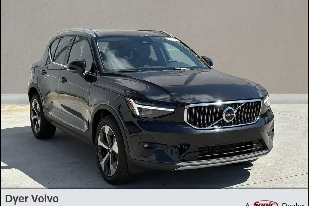 2025 Volvo XC40 Plus photo 1