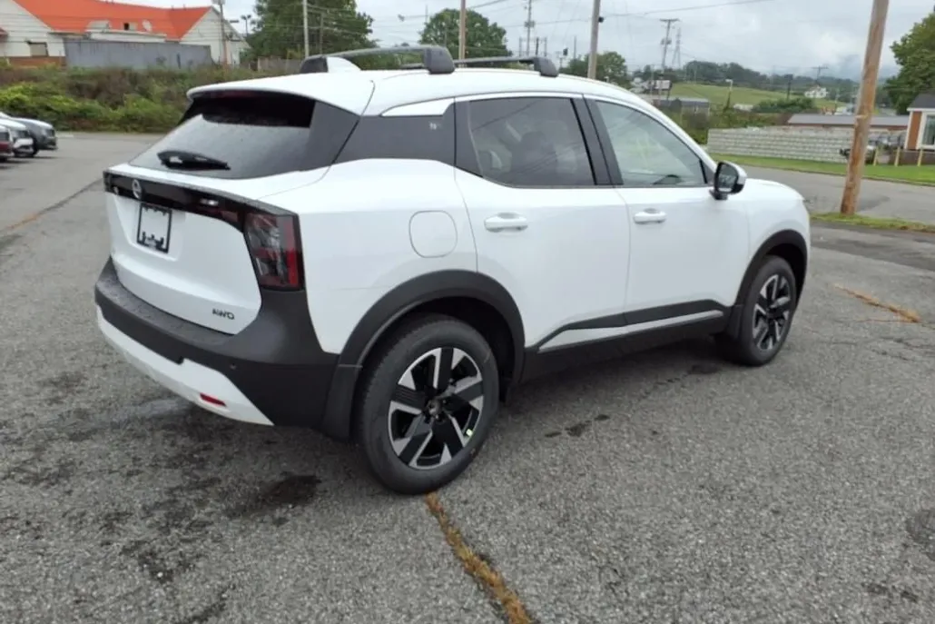 2025 Nissan Kicks SV photo 1