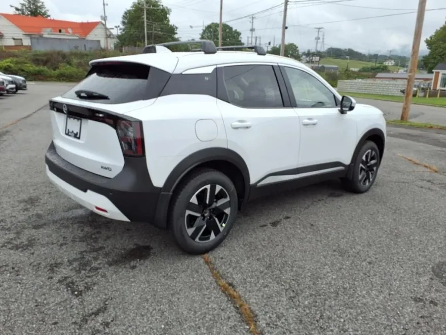 2025 Nissan Kicks SV photo 1
