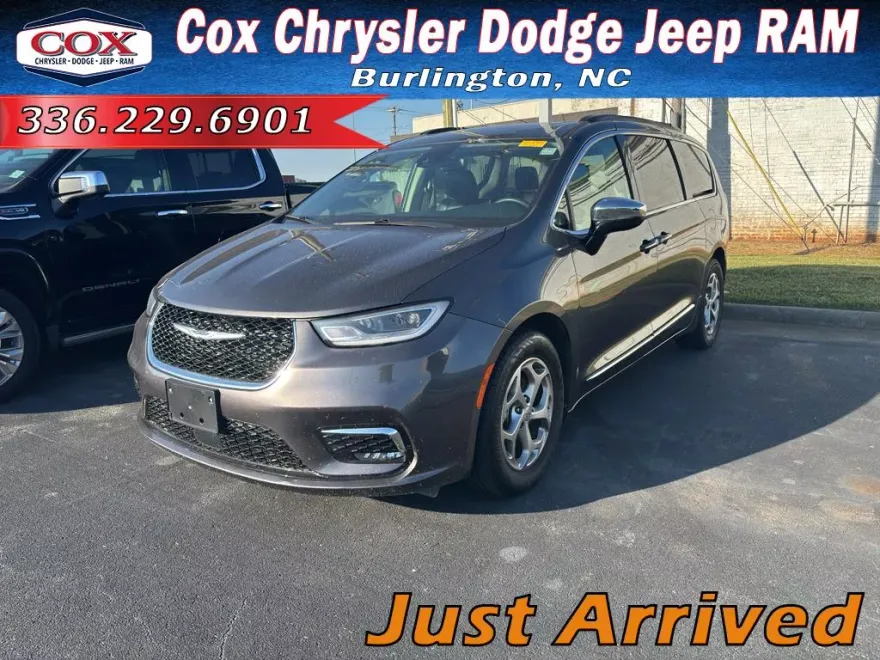 2023 Chrysler Pacifica Limited photo 1