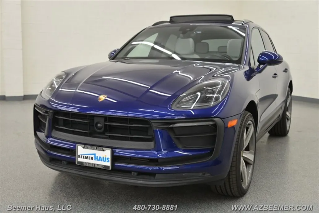 2023 Porsche Macan T photo 1