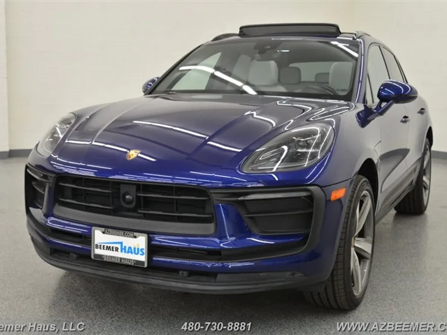 2023 Porsche Macan T photo 1