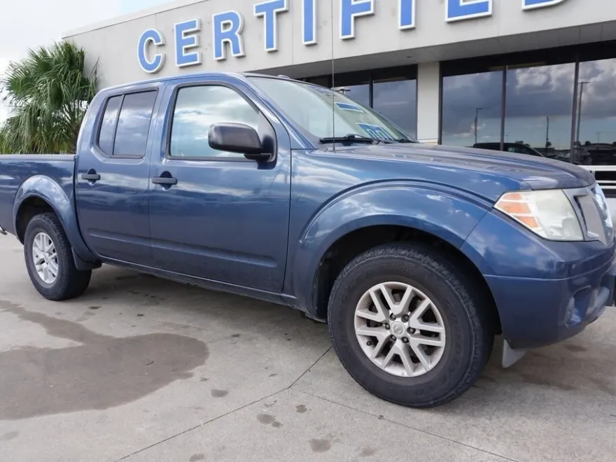 2015 Nissan Frontier SV photo 1